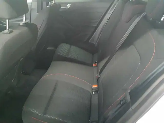 Ford Focus view 13