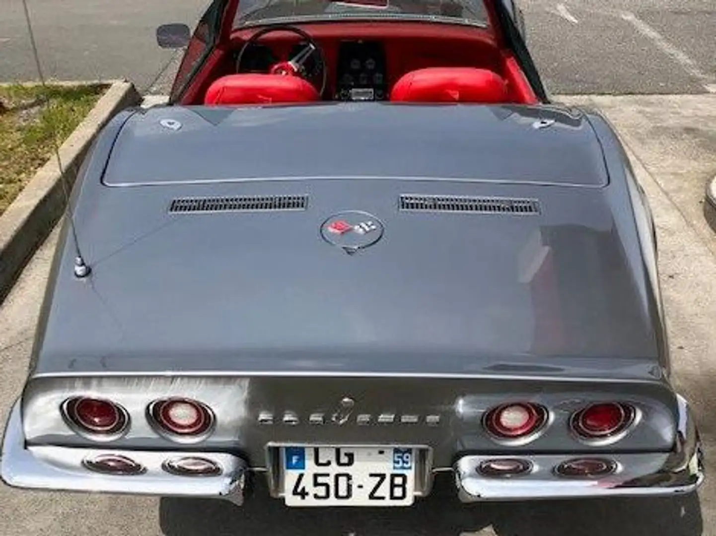 Chevrolet Corvette Stříbrná - 2
