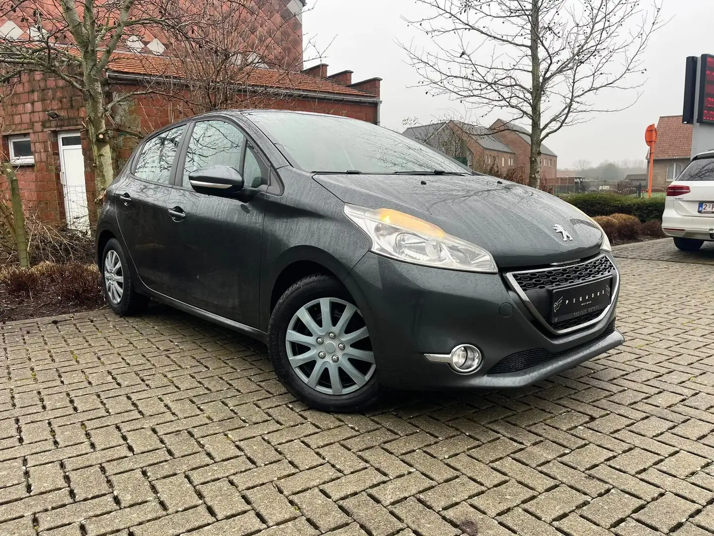 Peugeot 208 1.2i • 2012|124.000km|Benzine - Gekeurd Gris - 2