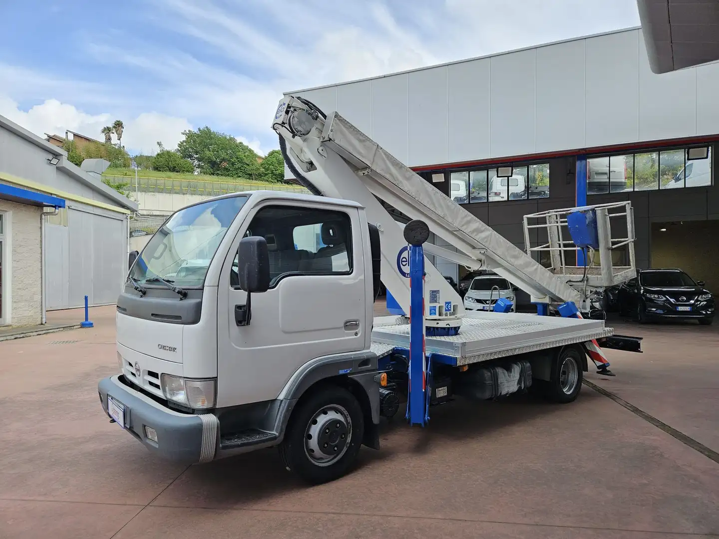 Nissan Cabstar Piattaforma Aerea Cela VT 220 - 1
