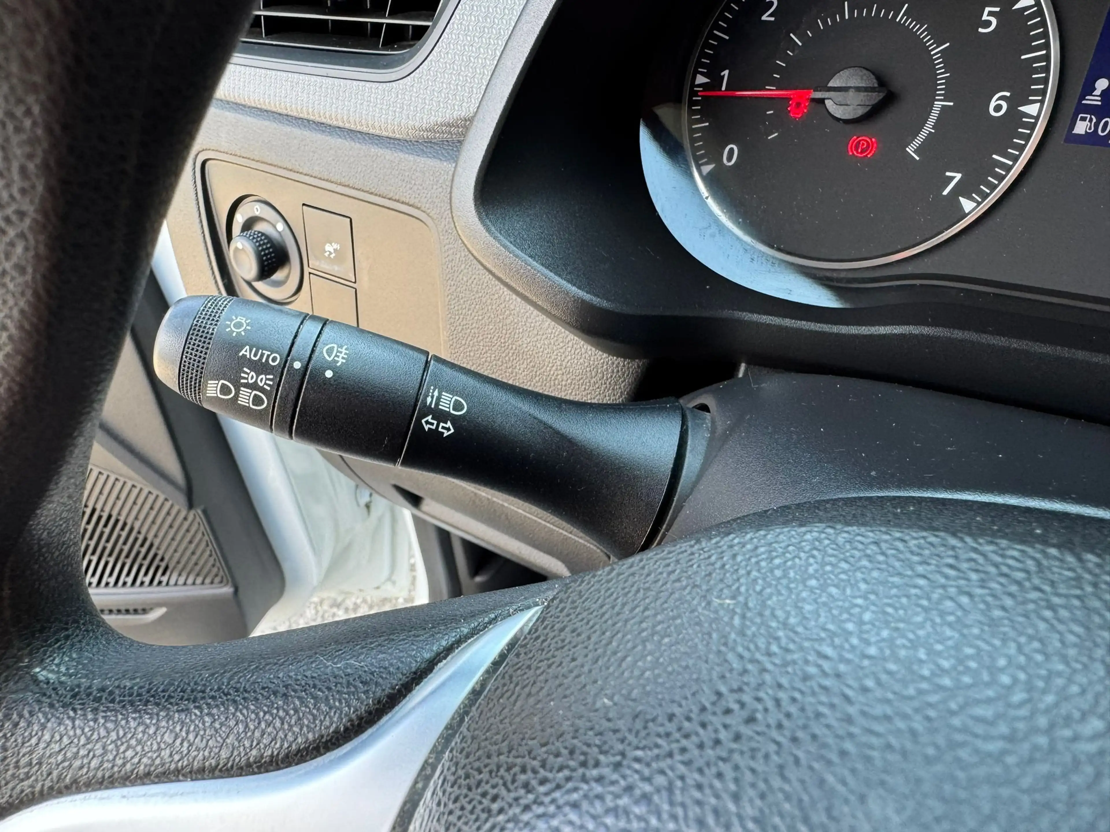 Renault Express CONFORT Cruise Control/ Phares Auto/ Volant Multi — photo 15