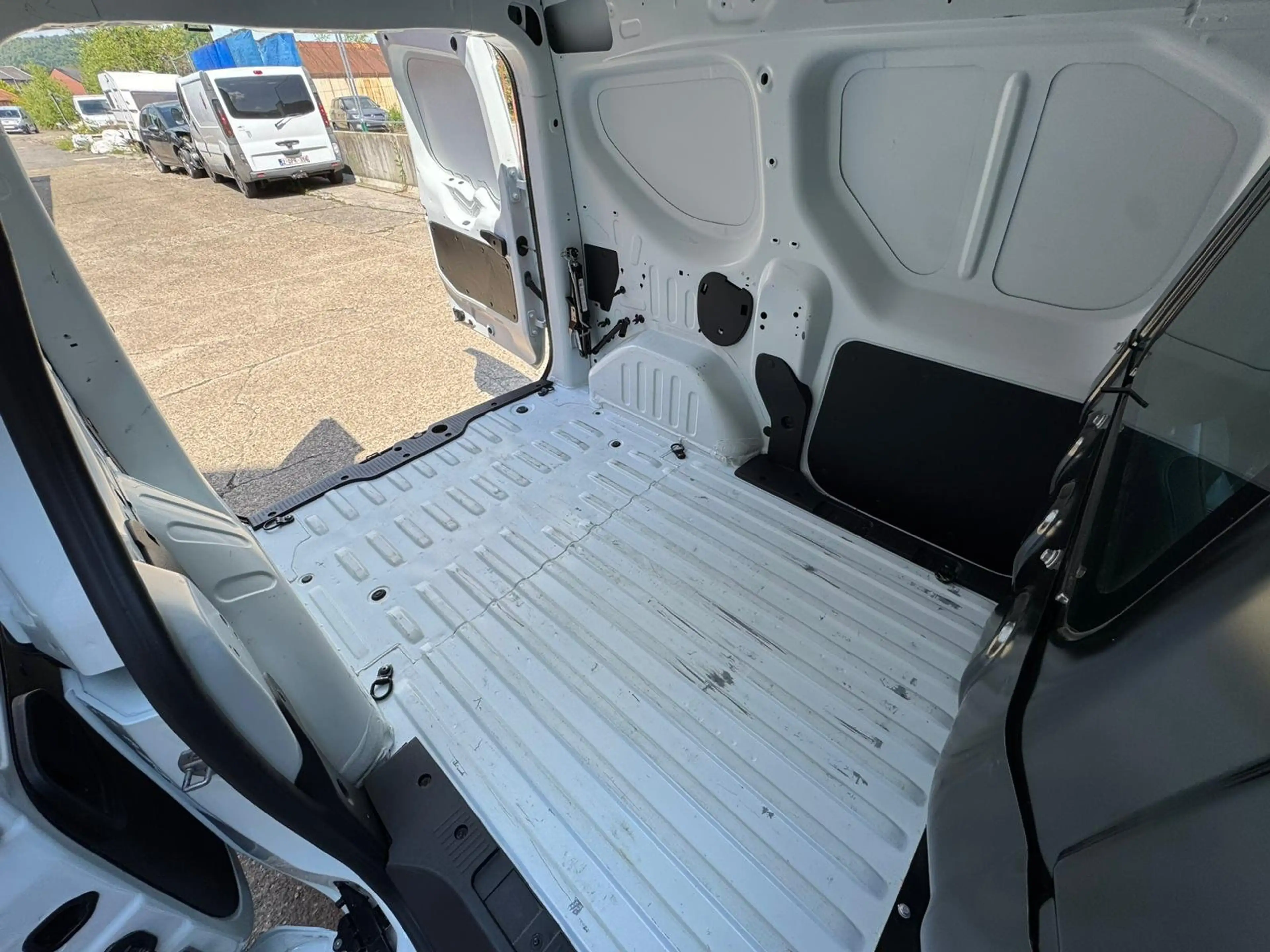Renault Express CONFORT Cruise Control/ Phares Auto/ Volant Multi — photo 9