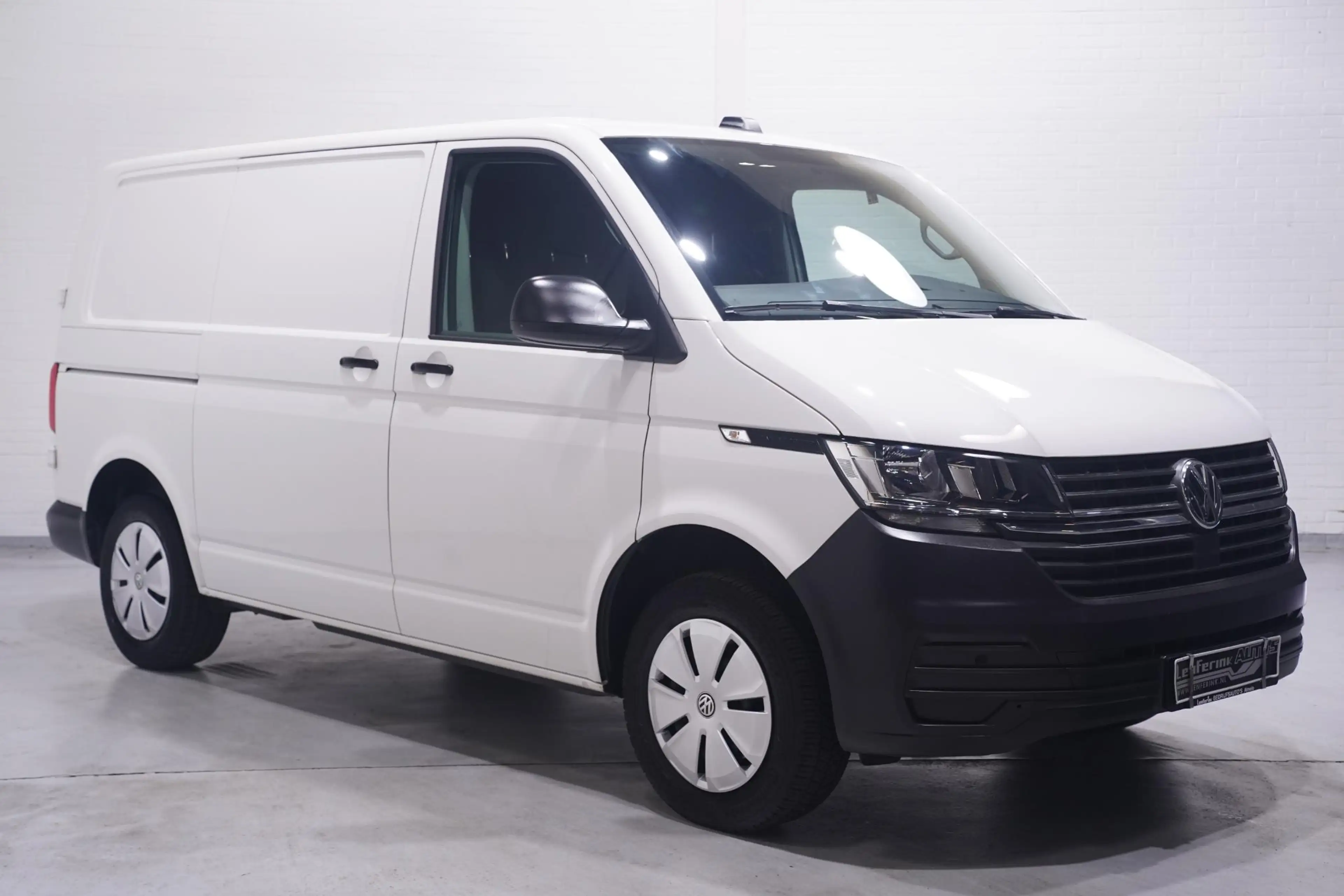 Volkswagen T6.1 Transporter 2.0 TDI 110 pk L1H1 Airco, Camera Apple Carplay, L — photo 2