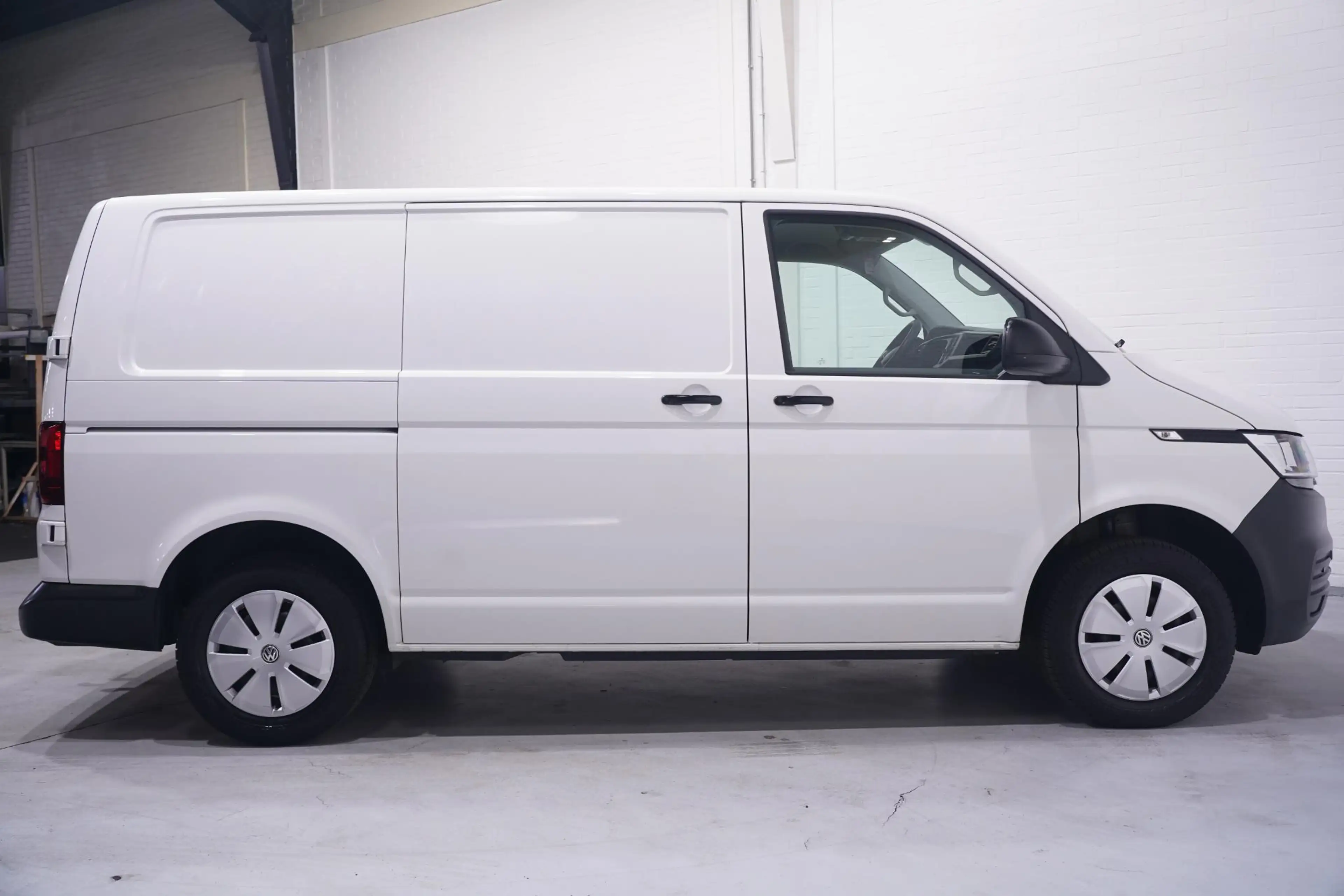 Volkswagen T6.1 Transporter 2.0 TDI 110 pk L1H1 Airco, Camera Apple Carplay, L — photo 8