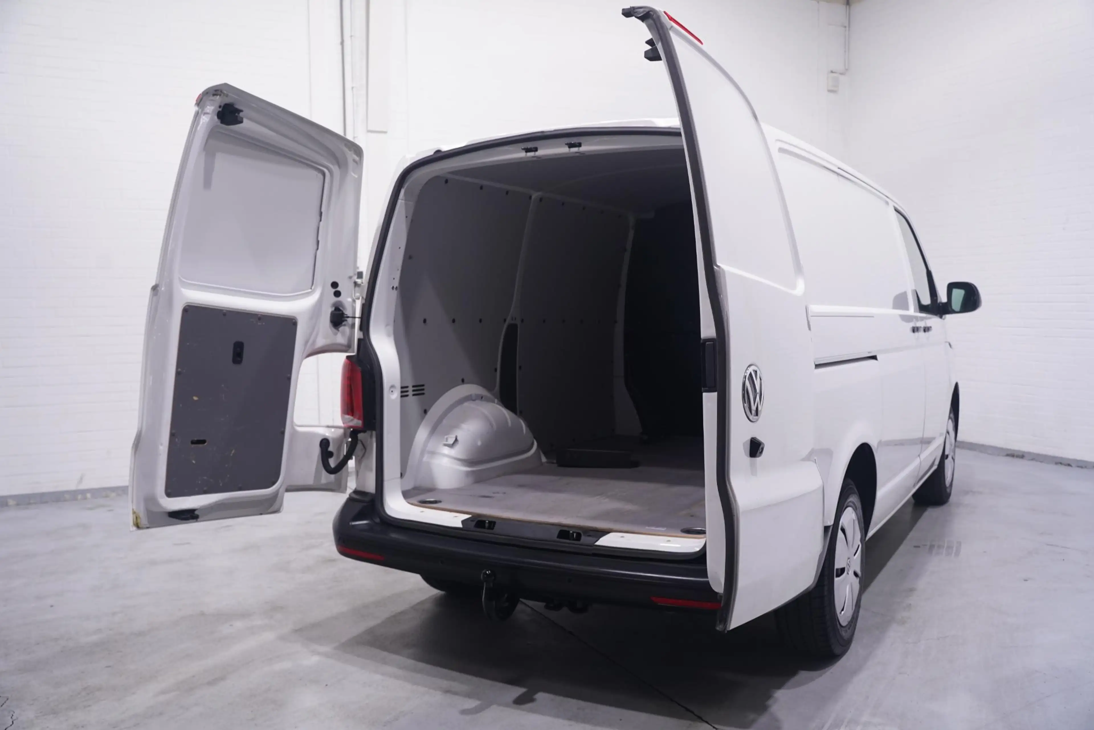 Volkswagen T6.1 Transporter 2.0 TDI 110 pk L1H1 Airco, Camera Apple Carplay, L — photo 13