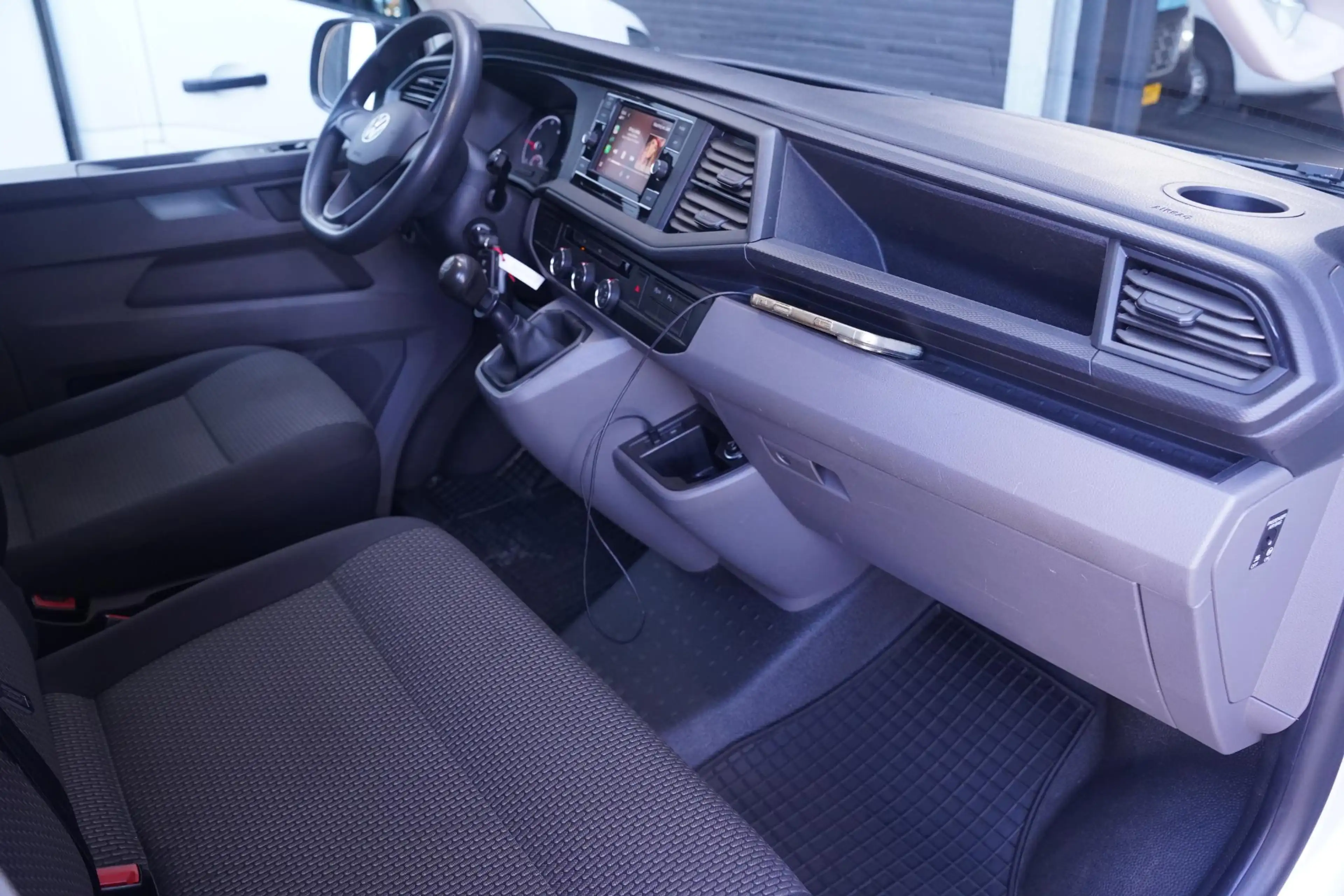 Volkswagen T6.1 Transporter 2.0 TDI 110 pk L1H1 Airco, Camera Apple Carplay, L — photo 22