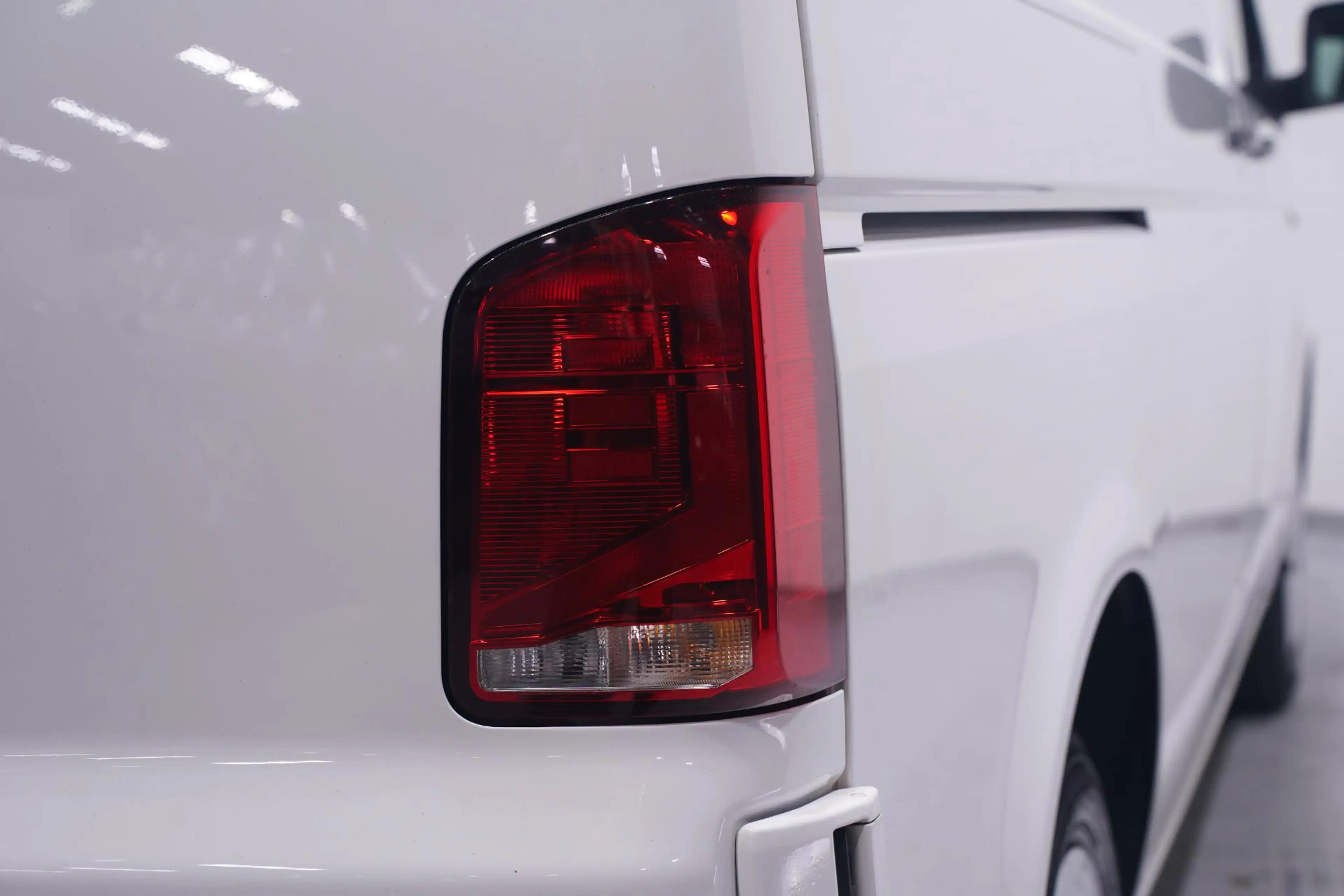Volkswagen T6.1 Transporter 2.0 TDI 110 pk L1H1 Airco, Camera Apple Carplay, L — photo 11