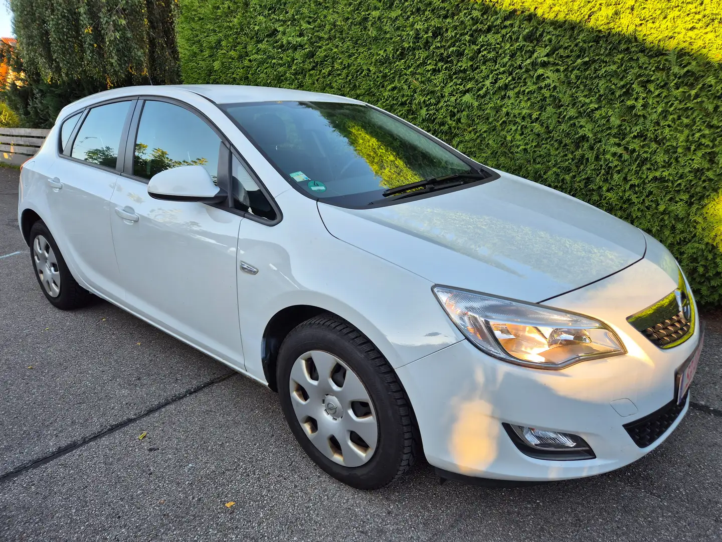 Opel Astra J 1.4 mit 101PS*Tüv/Inspektion neu*Klima* Weiß - 2
