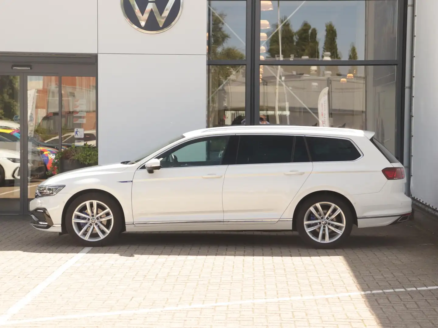Volkswagen Passat Variant 1.4 TSI PHEV GTE Business | Wegklapbare trekhaak | Wit - 2