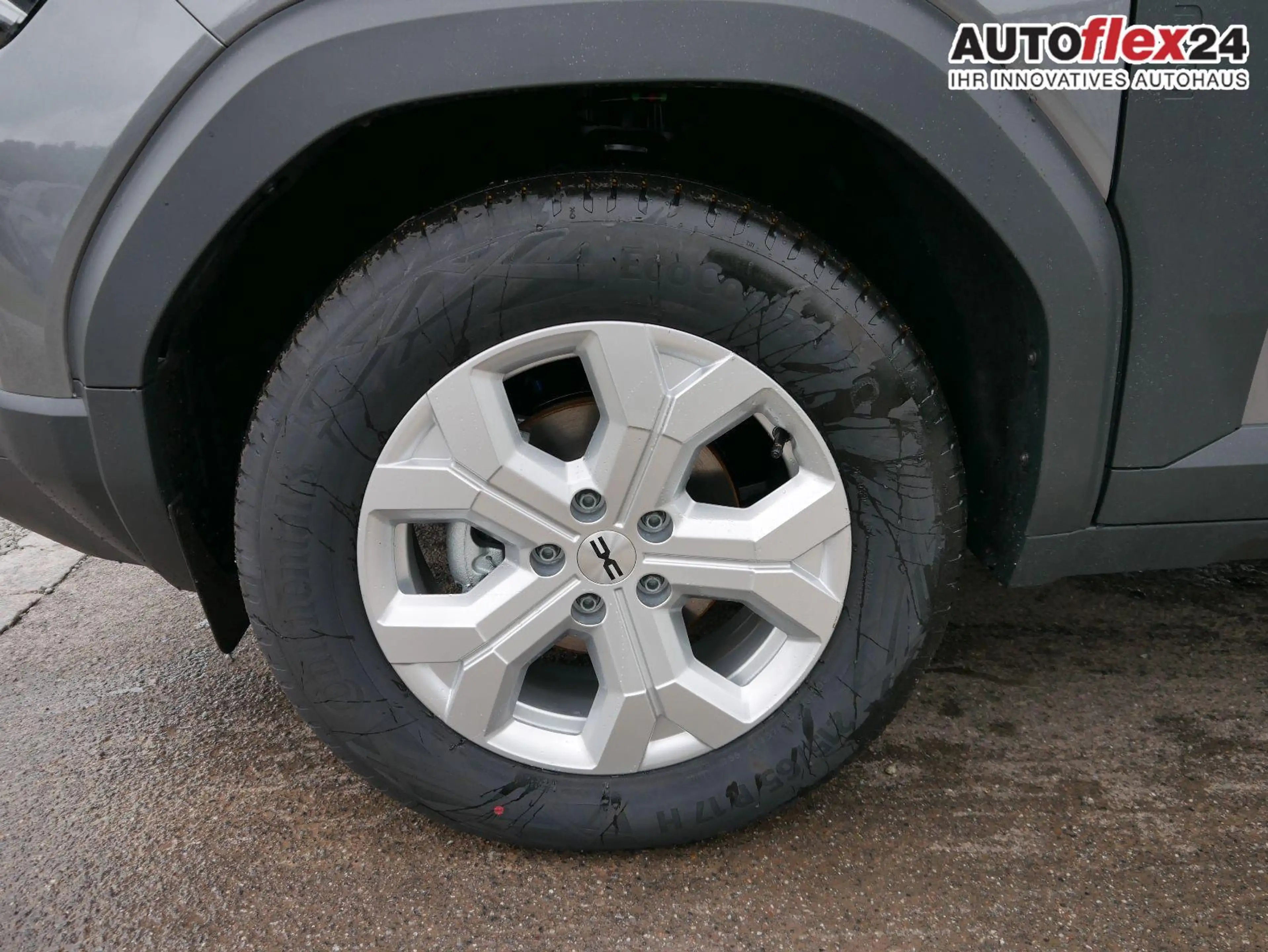 Dacia Duster Expression 3 TCe 4x2*NAVI-ÜBER-SMARTLINK*AHK*PD... — photo 2