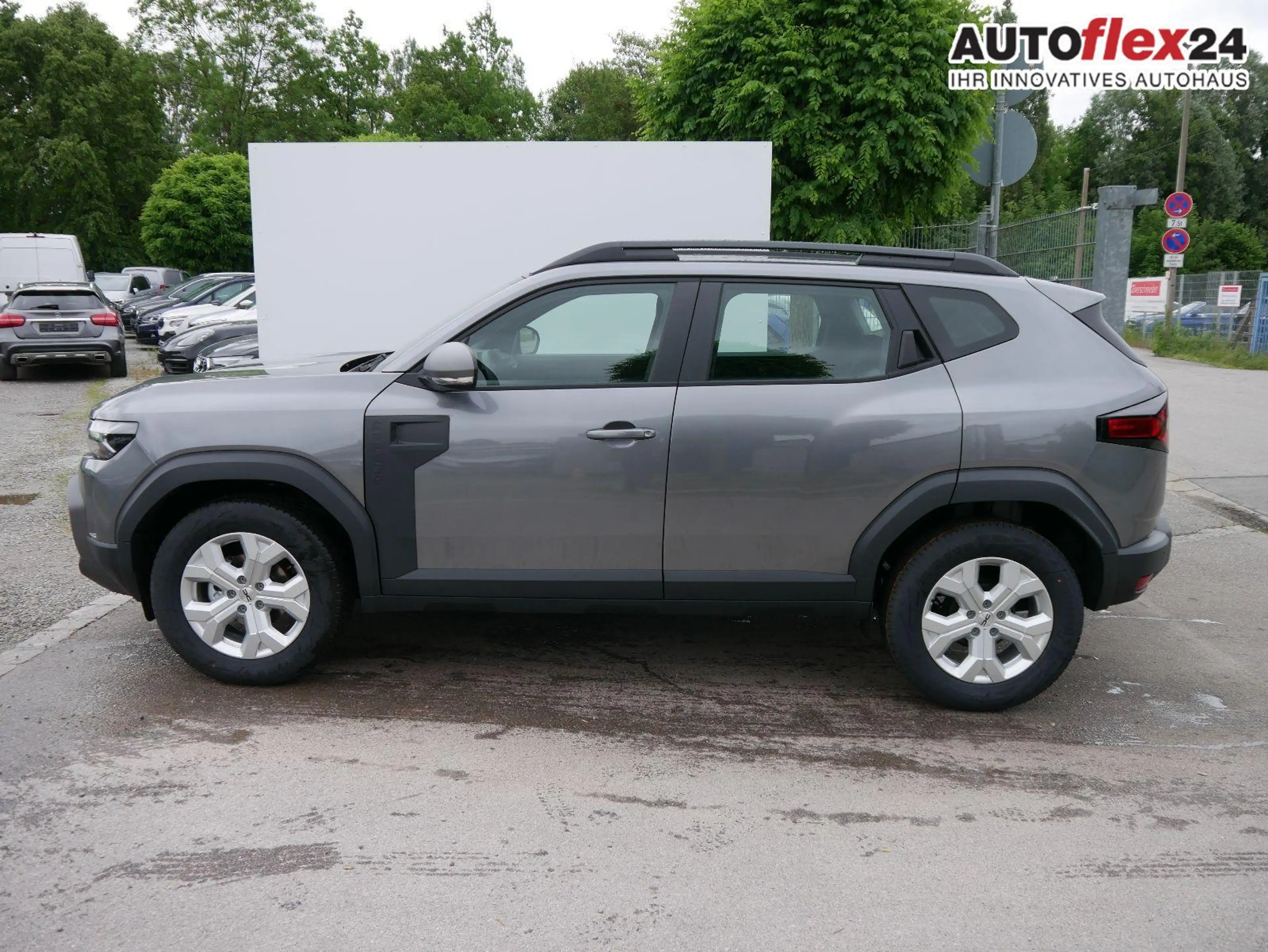 Dacia Duster Expression 3 TCe 4x2*NAVI-ÜBER-SMARTLINK*AHK*PD... — photo 3