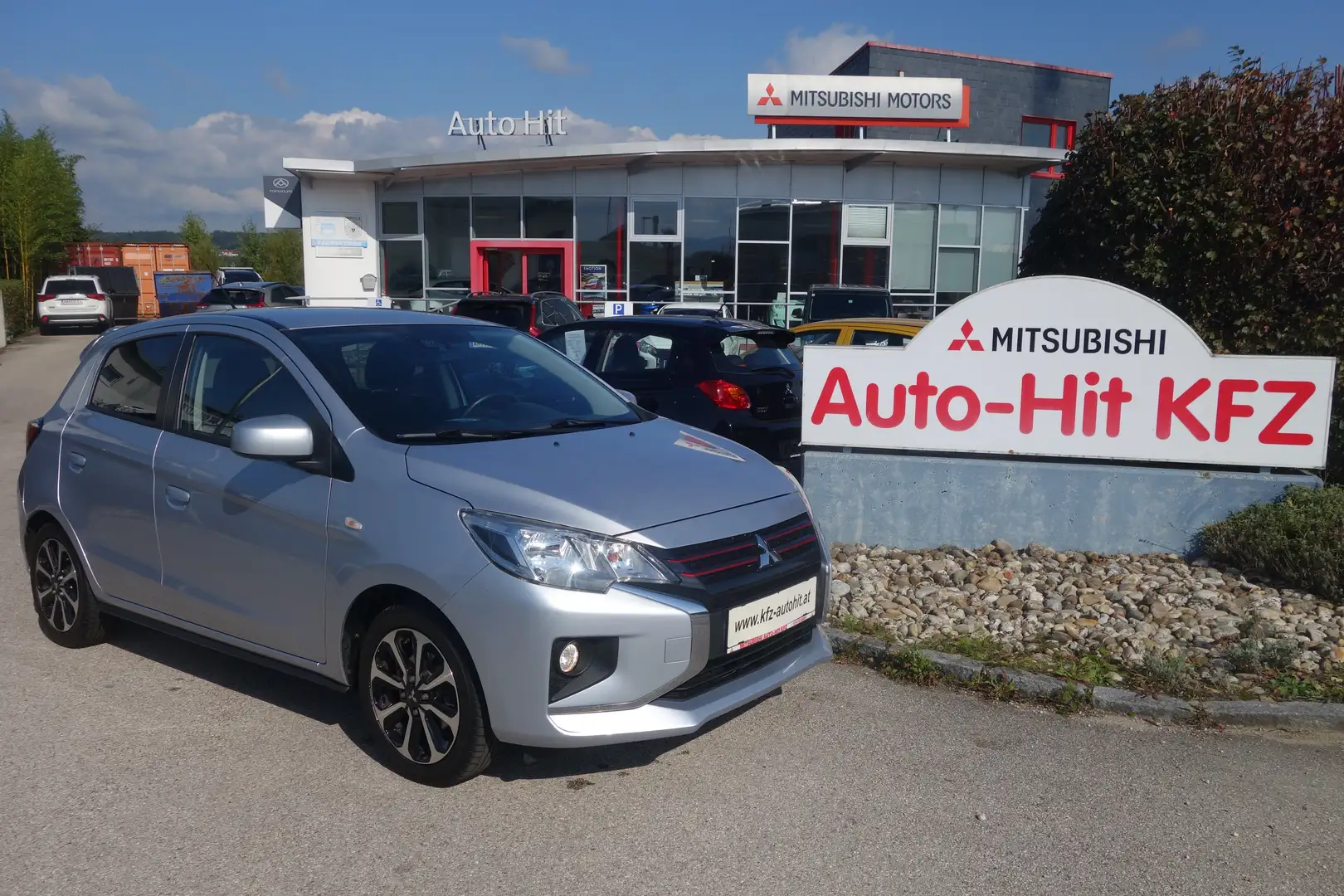Mitsubishi Space Star 1,2 MIVEC Invite ***AUTOMATIK/1.Besitz*** Silber - 1
