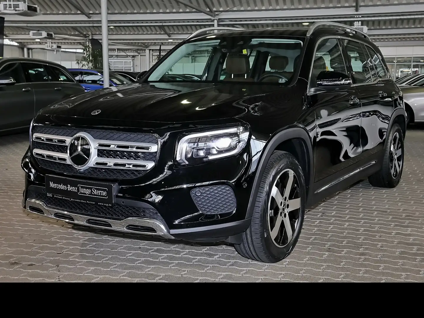Mercedes-Benz GLB 250 DISTRONIC+STANDHEIZUNG+360°+KEYLESS+18" Noir - 1