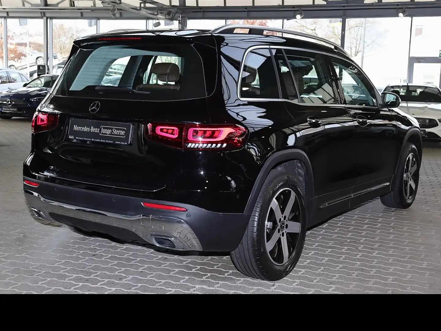 Mercedes-Benz GLB 250 DISTRONIC+STANDHEIZUNG+360°+KEYLESS+18" Noir - 2