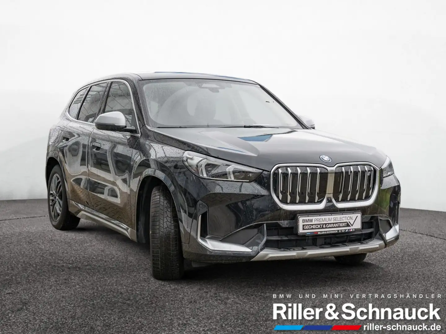 BMW iX1 xDrive 30 X-Line SHZ AHK ACC HUD LED 360° Schwarz - 2
