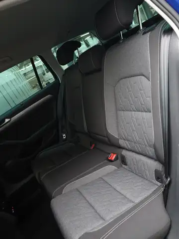 Volkswagen Passat view 13