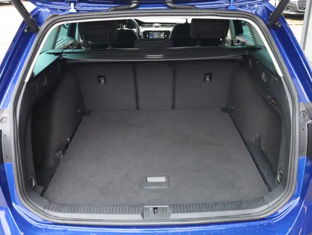Volkswagen Passat view 8