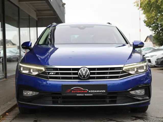 Volkswagen Passat view 3