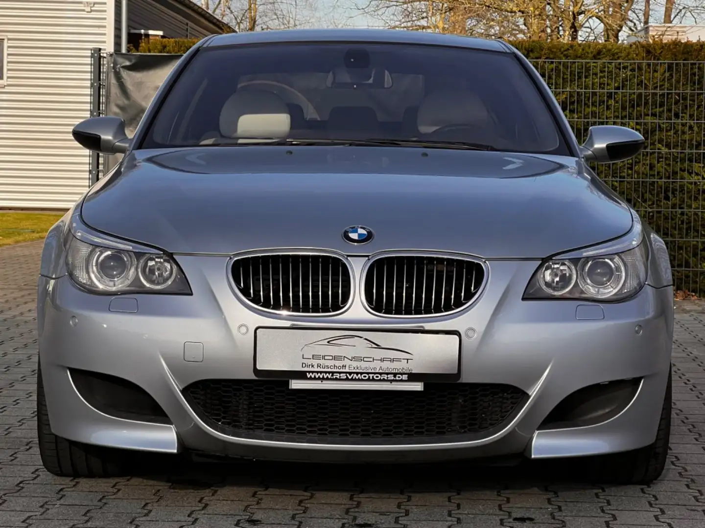 BMW M5 E60 M5 V 10 Limousine Argent - 2