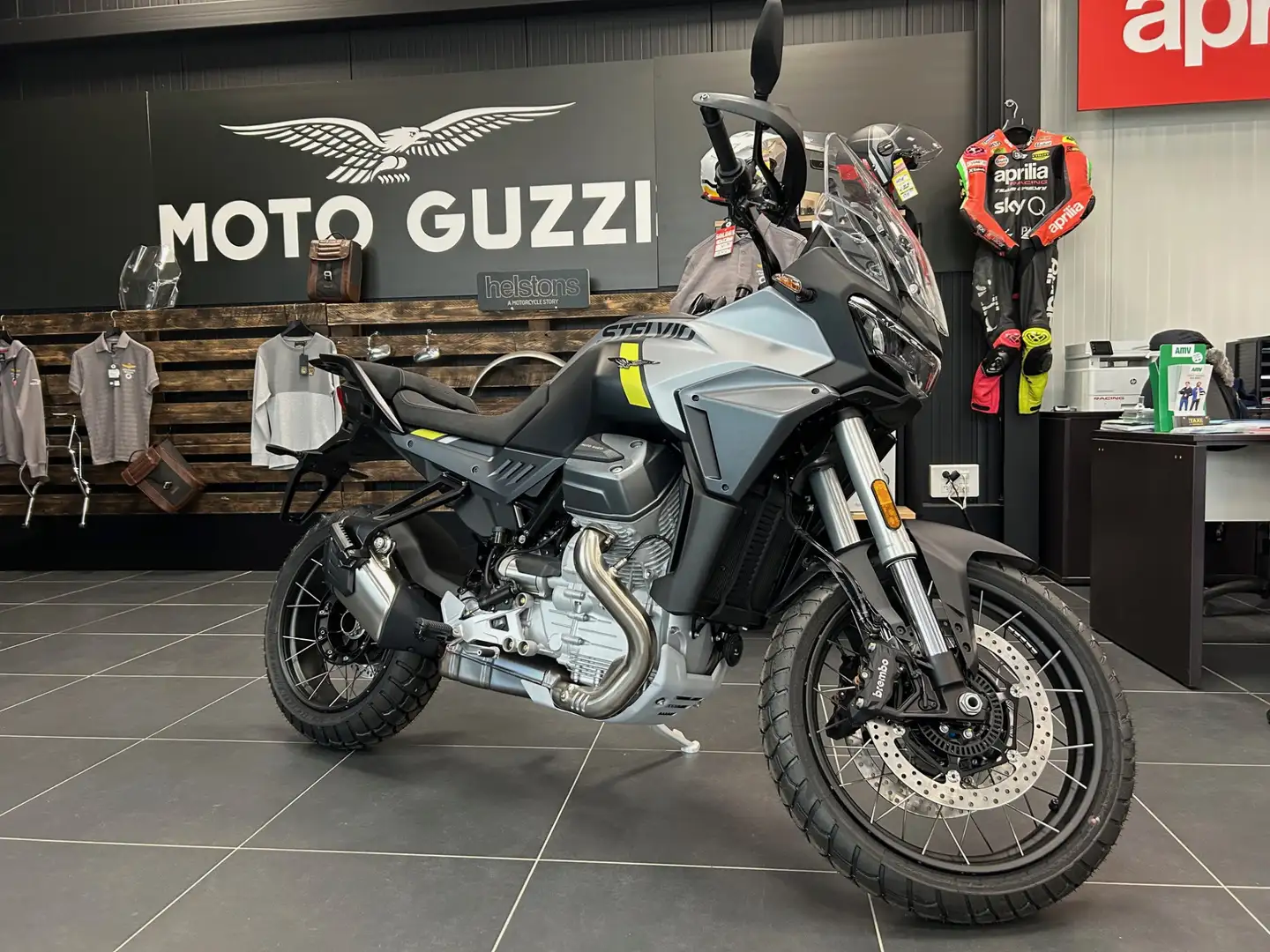 Moto Guzzi Stelvio Nero - 1