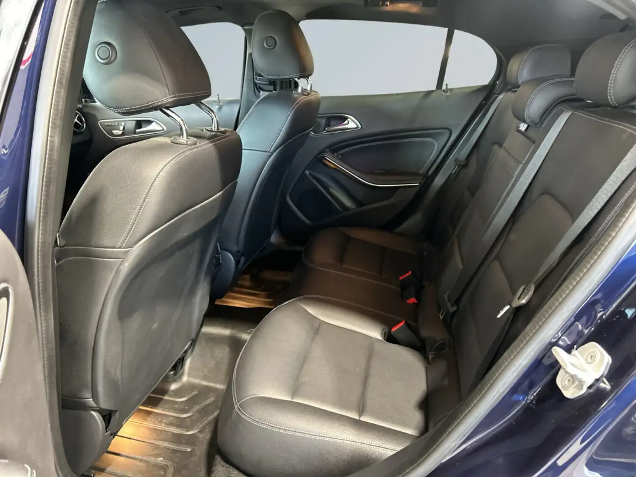 Mercedes-Benz GLA снимка Mercedes-Benz GLA