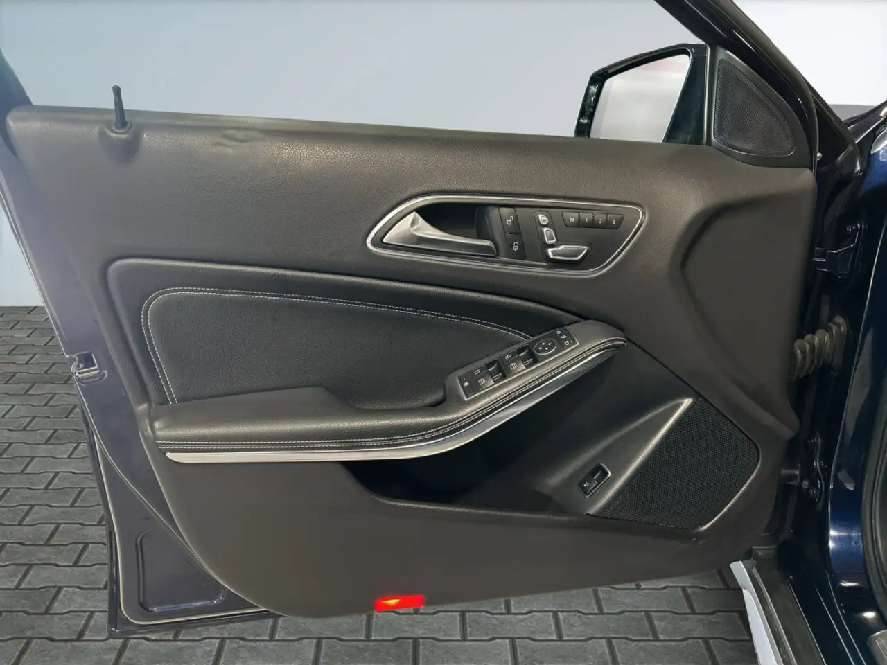 Mercedes-Benz GLA снимка Mercedes-Benz GLA