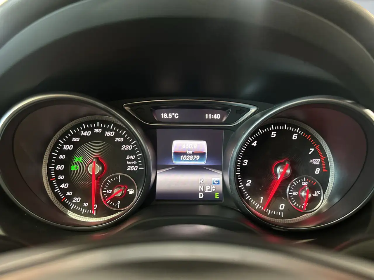 Mercedes-Benz GLA снимка Mercedes-Benz GLA