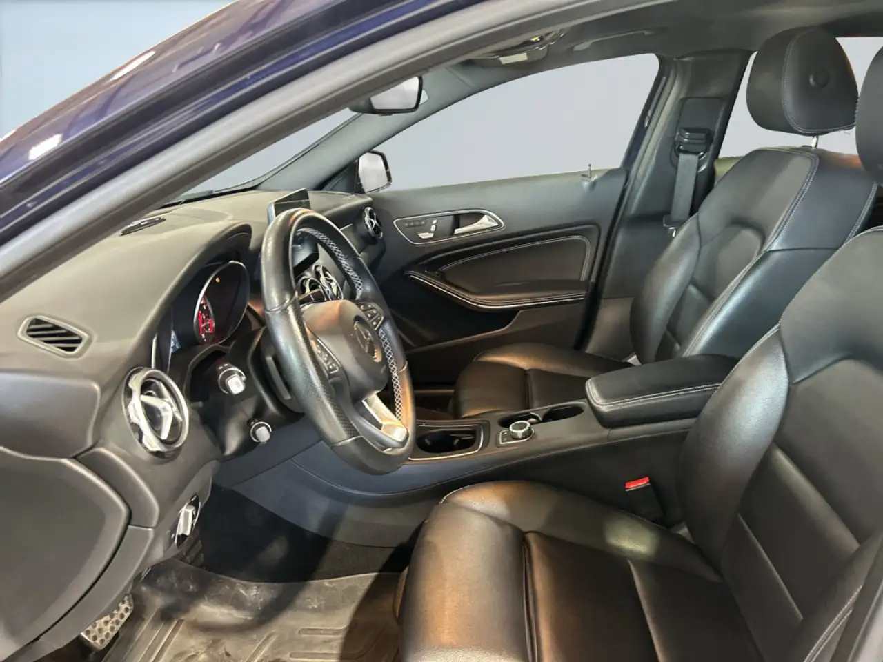 Mercedes-Benz GLA снимка Mercedes-Benz GLA