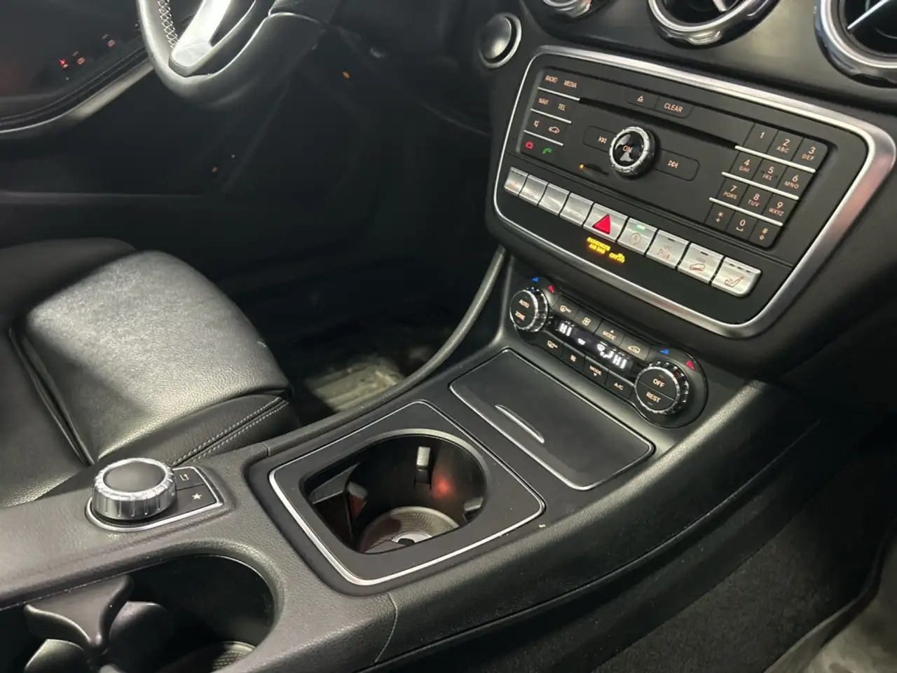 Mercedes-Benz GLA снимка Mercedes-Benz GLA