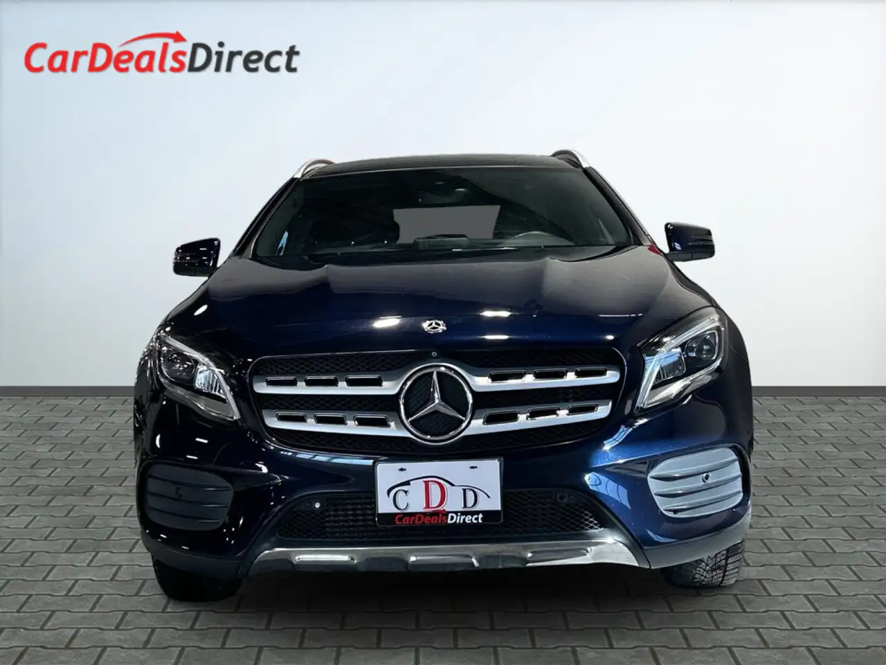 Mercedes-Benz GLA снимка Mercedes-Benz GLA