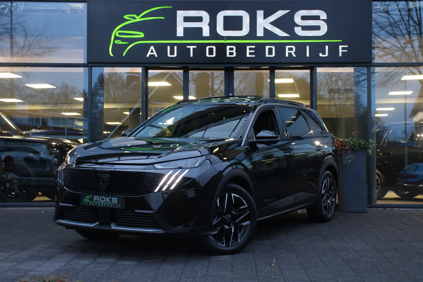 Peugeot 5008 1.2 Hybrid 145 Allure 7p model 2025 Panoramadak Negro - 1