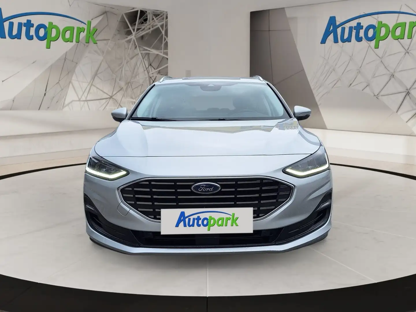 Ford Focus Titanium X Turnier 1,0 125PS Silber - 2