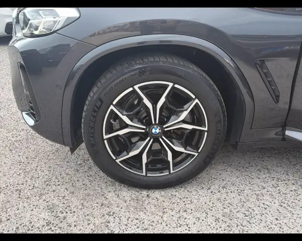 BMW X4 view 10