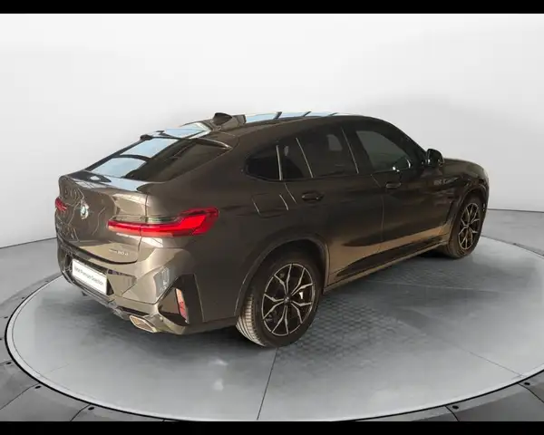 BMW X4 view 6