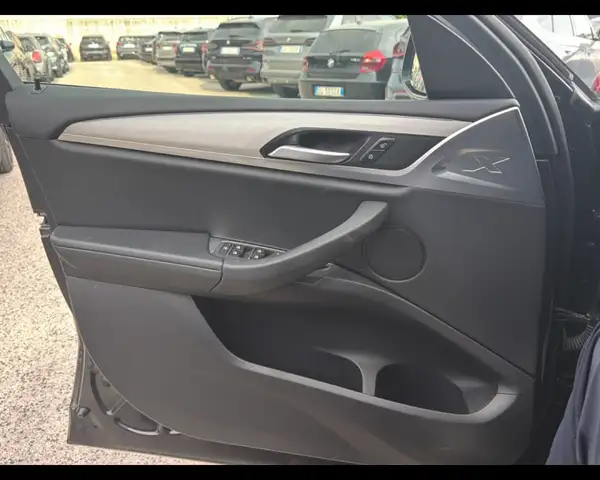 BMW X4 view 13