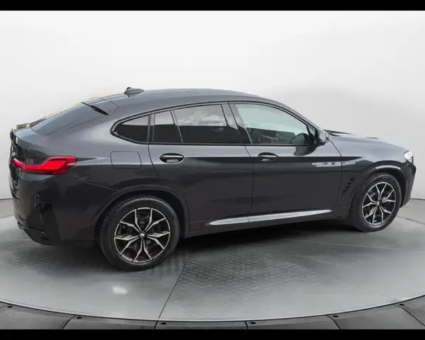 BMW X4 view 5
