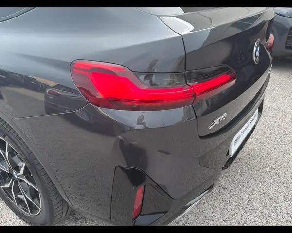 BMW X4 view 12