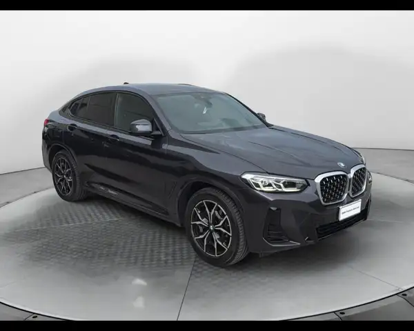 BMW X4 view 4