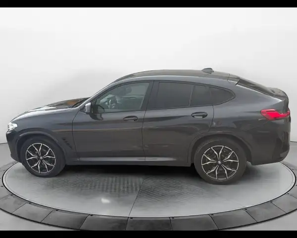 BMW X4 view 9