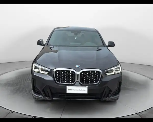 BMW X4 view 3