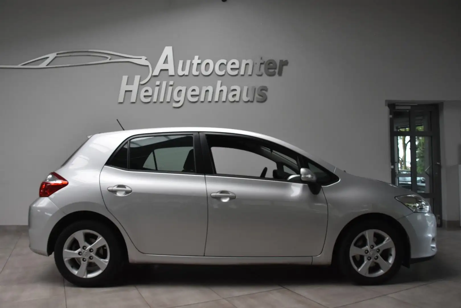 Toyota Auris 2.0 Edition Alufelgen Klimaauto Bluetooth Silber - 2