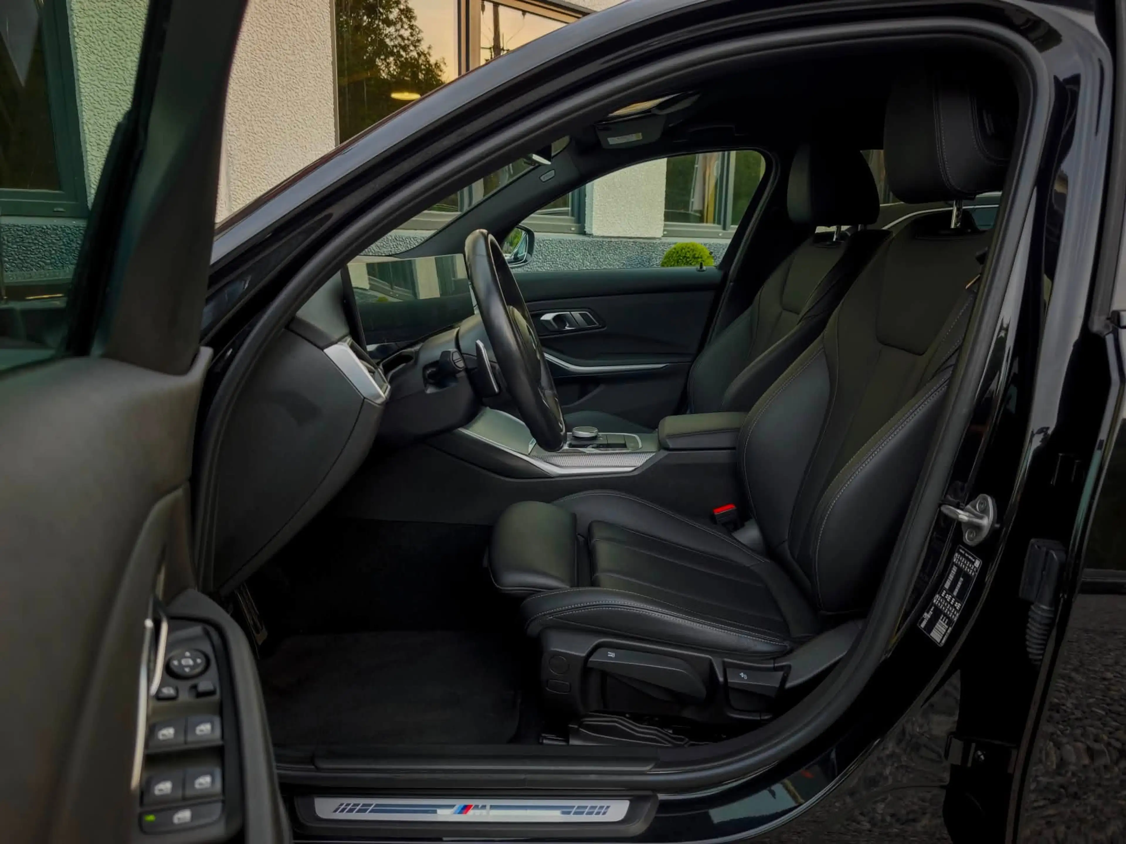 BMW 316 dAS PACK M | CURVED DISPLAY | ECL. AMBIANT | CUIR | CARPLAY | JANTES 19 — photo 9
