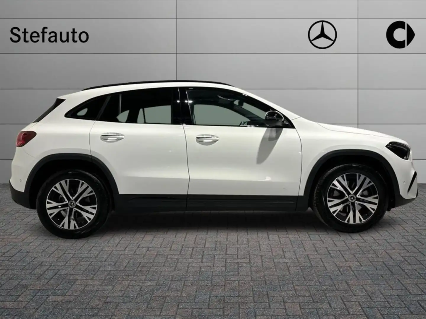 Mercedes-Benz GLA 180 d Automatic Progressive Advanced Plus Bianco - 2