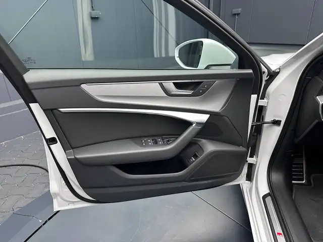 Audi A6 view 13