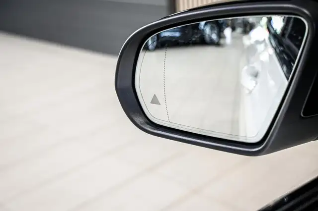 Mercedes-Benz C-Class view 20