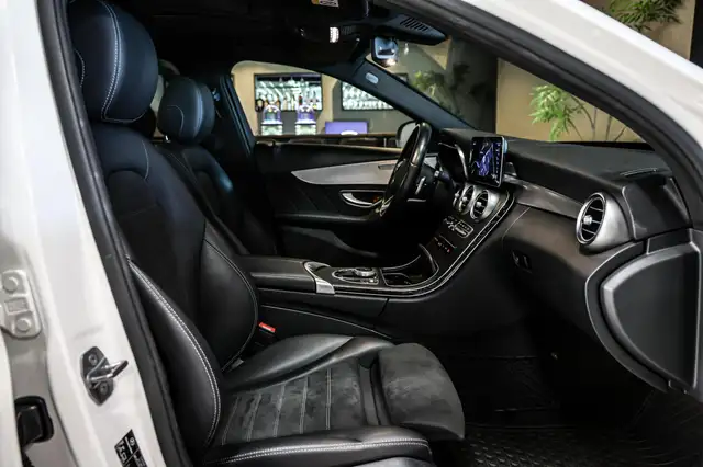 Mercedes-Benz C-Class view 22