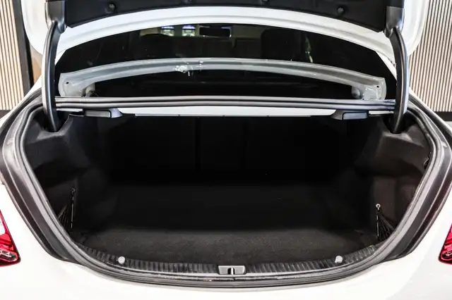 Mercedes-Benz C-Class view 25