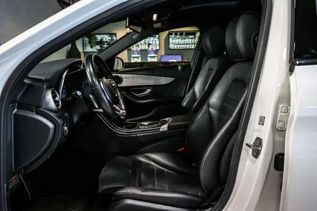 Mercedes-Benz C Class view 9