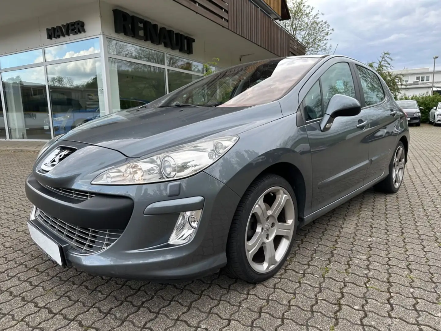 Peugeot 308 *PLATINUM*1.6 TURBO*110 KW*NAVI*PANO*XENON* Grau - 1