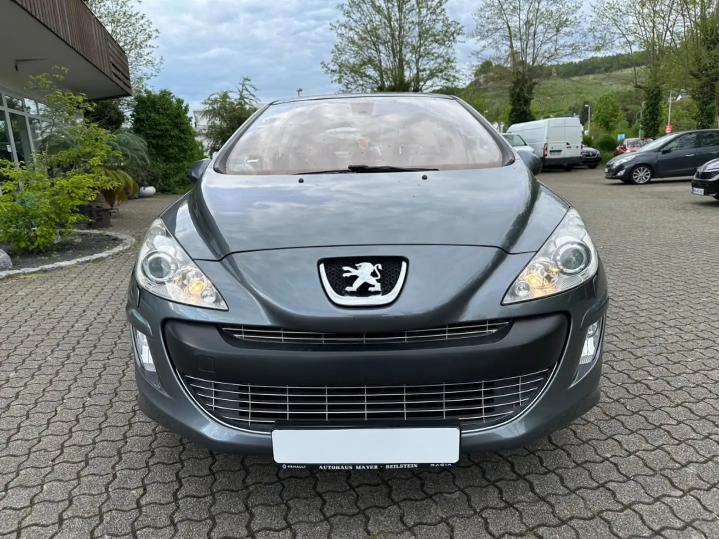 Peugeot 308 *PLATINUM*1.6 TURBO*110 KW*NAVI*PANO*XENON* Grau - 2
